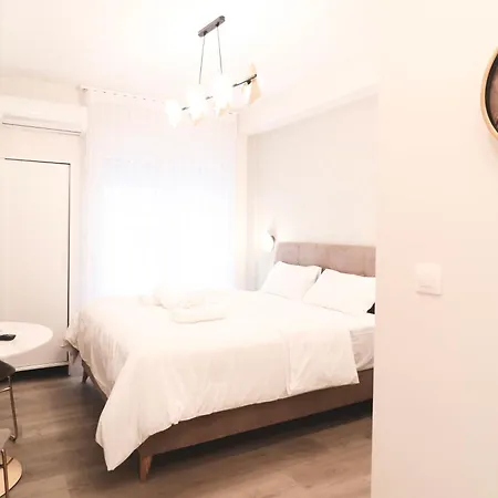 F & B Collection - Elegant Flats