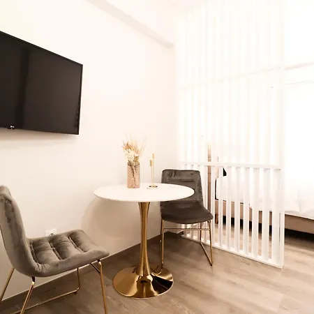 F & B Collection - Elegant Flats