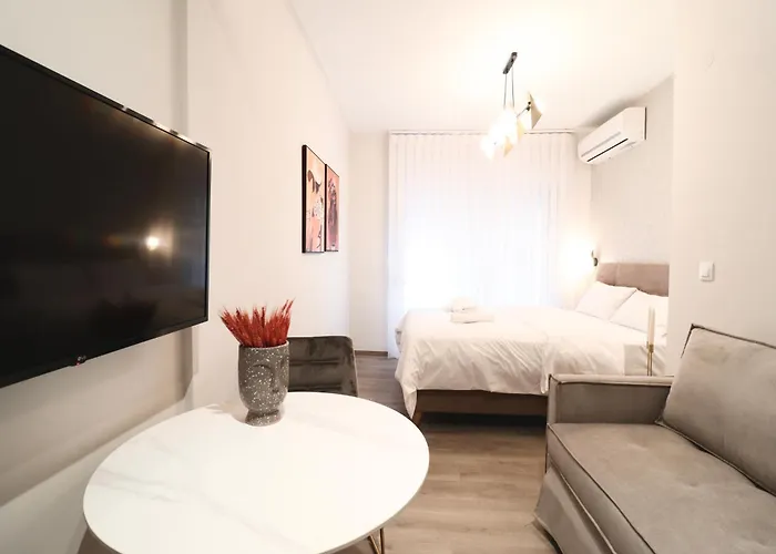 F & B Collection - Elegant Flats Thessaloniki